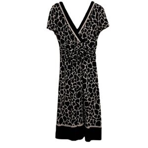 SANDRA DARREN V-Neck, V-Back Short Sleeve Dress, Colors Black and Beige, Size 4